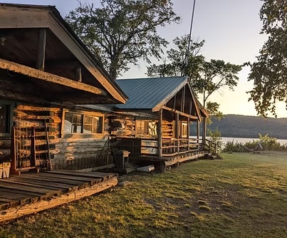 Moose Point Lodge